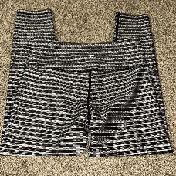 Zyia Black and White Stripped Leggings - Picture 3 of 3